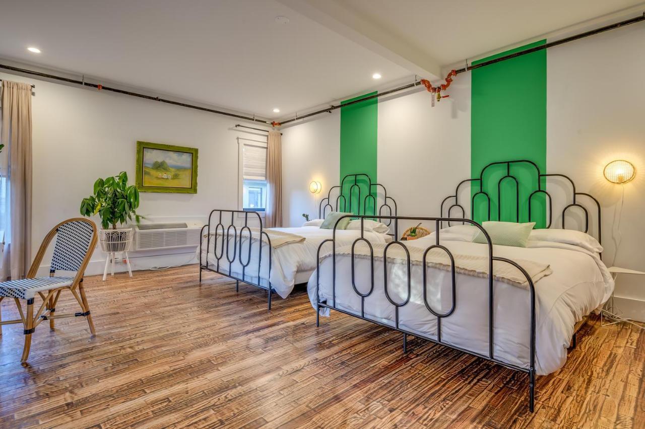 Adina Bed & Breakfast Austin Exterior photo